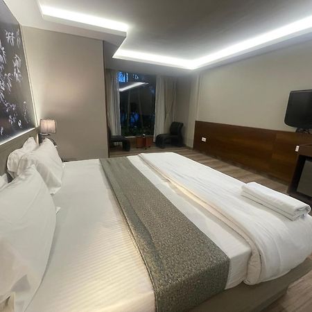 Hotel Lch Fitness Indore Esterno foto