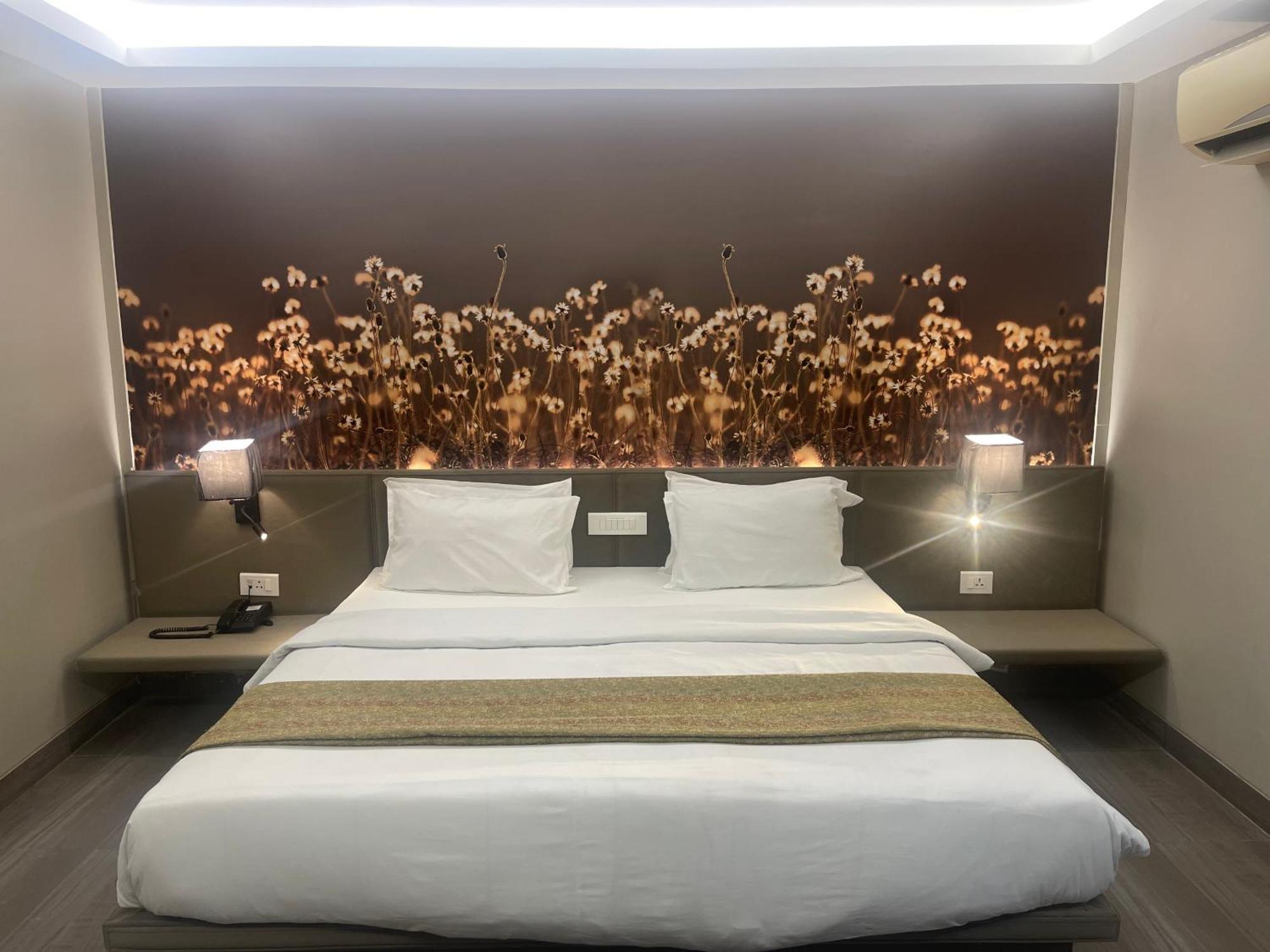 Hotel Lch Fitness Indore Esterno foto