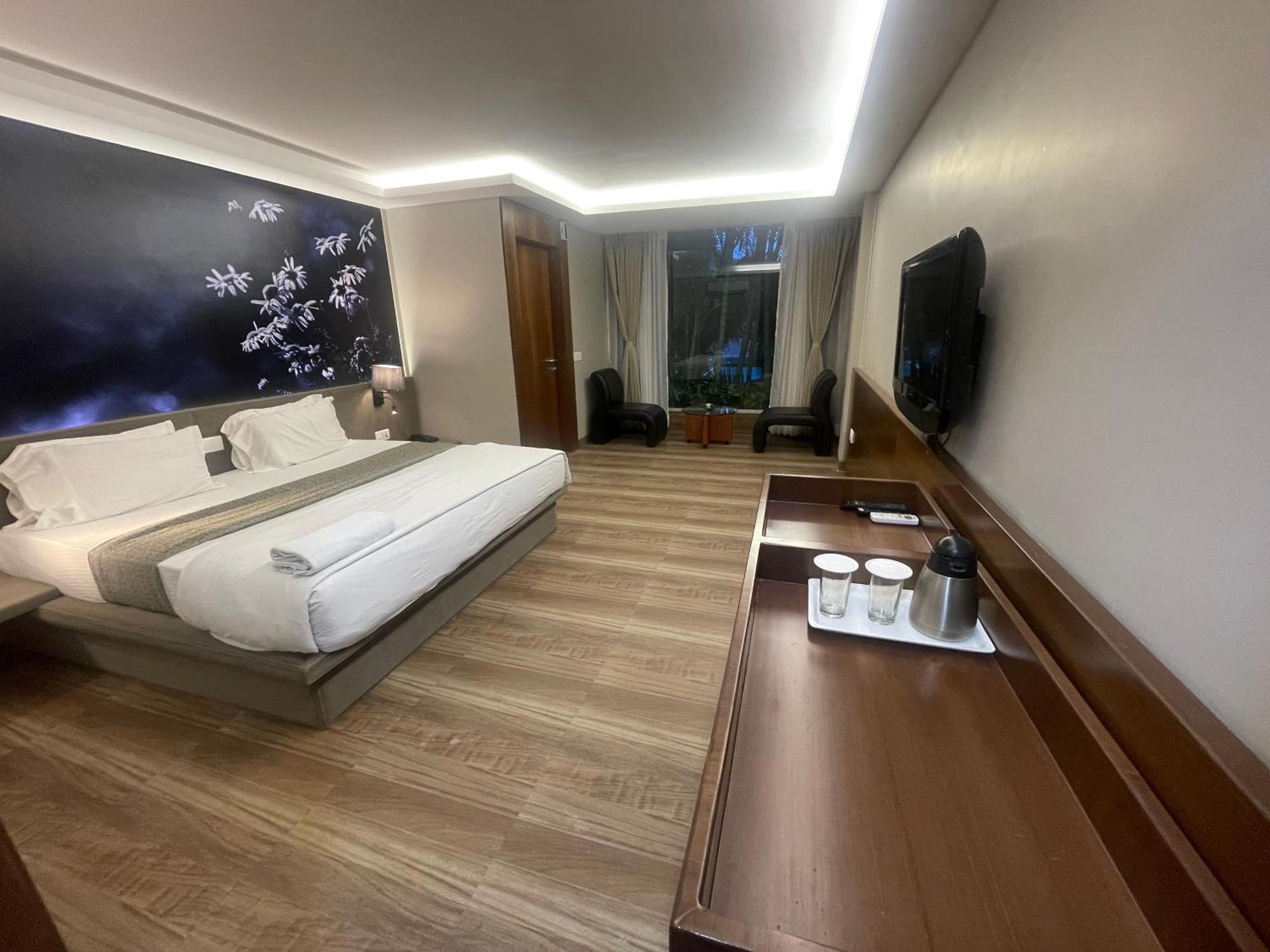 Hotel Lch Fitness Indore Esterno foto