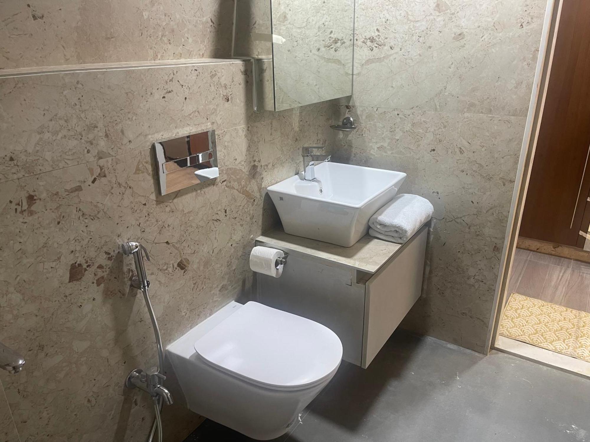 Hotel Lch Fitness Indore Esterno foto